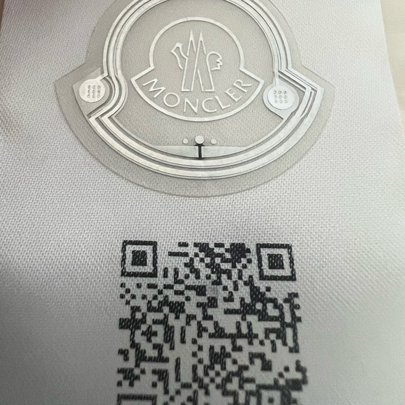 Women's Moncler Andro Hooded Short Down Jacket Pink XS/O- Flaw-Needs Dry Clean - Picture 8 of 11